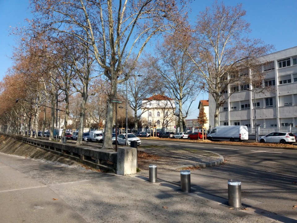 Lyon 7e - Avenue Leclerc, voie d'accès au quai