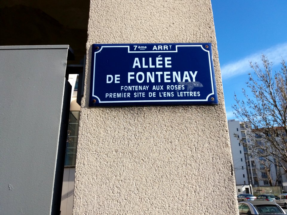 Lyon 7e - Allée Fontenay, plaque à l'angle de l'avenue Debourg