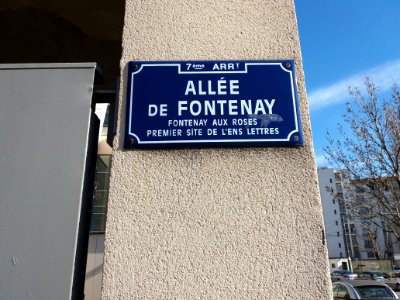 Lyon 7e - Allée Fontenay, plaque à l'angle de l'avenue Debourg