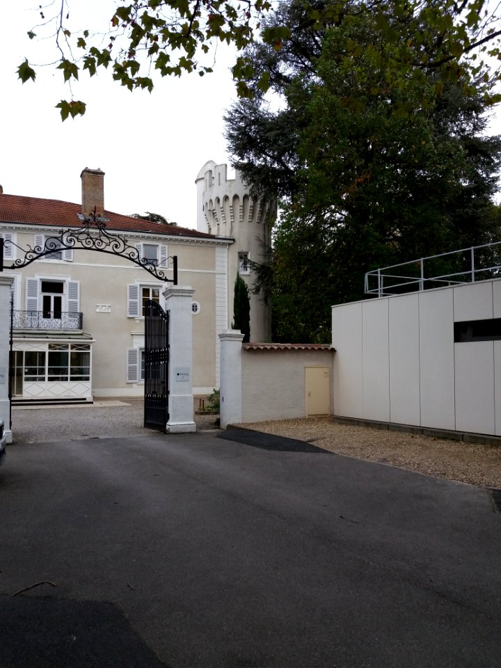 Lyon 3e - Château de Montchat, portail et tourelle