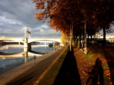 Lyon 7e - Avenue Leclerc - Vue sur le quai vers le nord, et le viaduc de Perrache