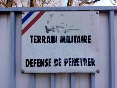 Lyon 7e - Avenue Leclerc, plaque Terrain militaire