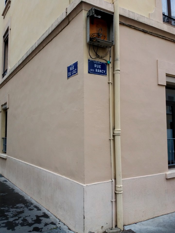 Lyon 3e - Intersection des rues du Lac et des Rancy, coffre électrique vide