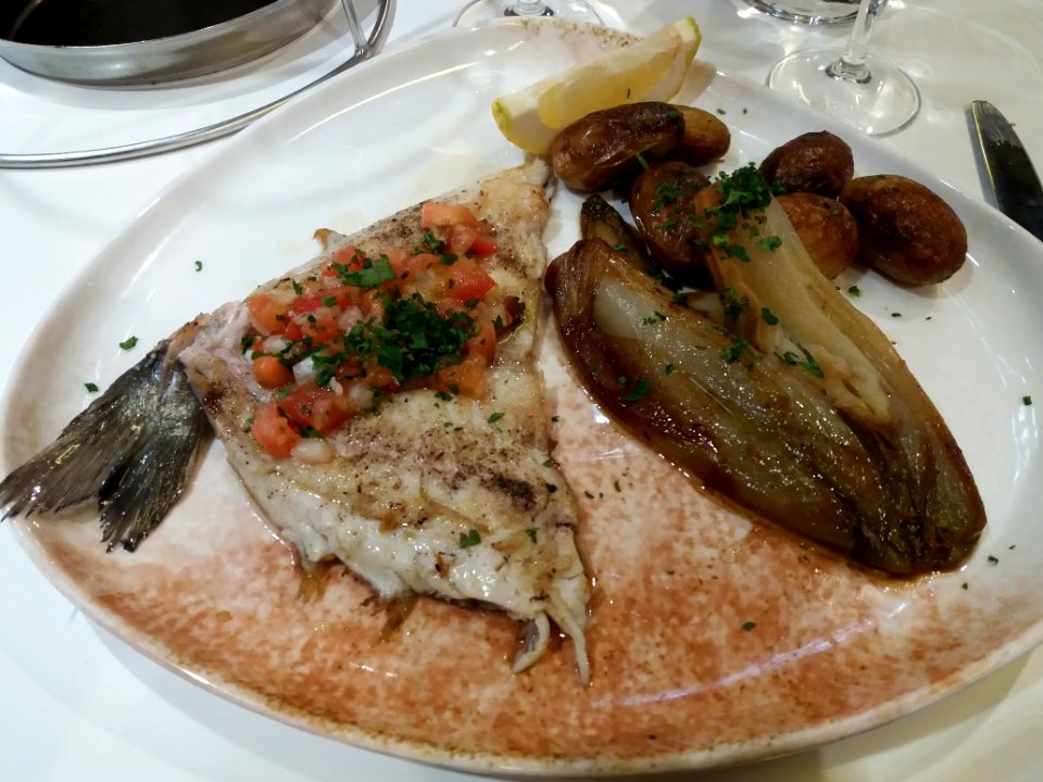 Lyon 3e - Halles de Lyon Paul Bocuse - Restaurant de fruits de mer Cellerier - Dorade royale