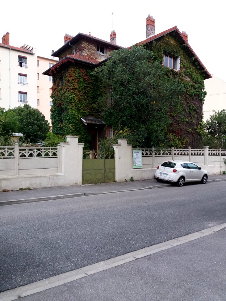 Lyon 3e - Impasse Charles Lindbergh, maison à l'angle de l'avenue Lacassagne
