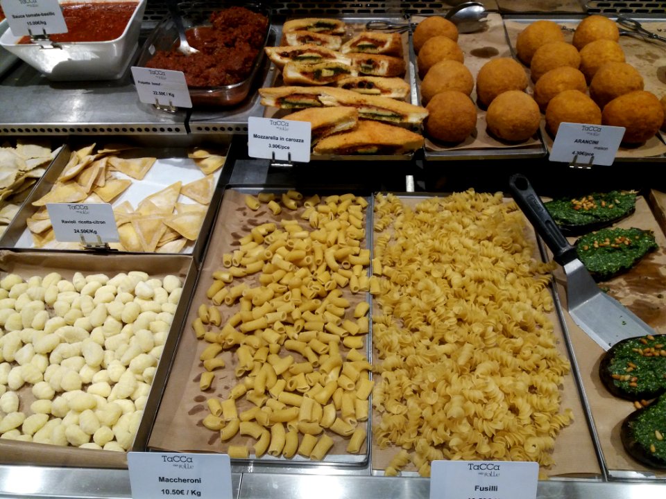 Lyon 3e - Halles de Lyon Paul Bocuse - Maison Tacca - Pâtes, mozzarella in carozza et arancini