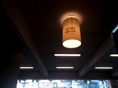 Lyon 3e - Halles de Lyon Paul Bocuse - Lampe Allée Eugénie Brazier, côté cours Lafayette