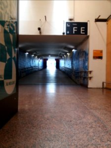 Lyon 3e - Gare de Lyon-Part-Dieu, couloir d'accès aux voies E et F