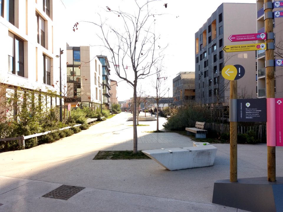 Lyon 7e - Allée Eugénie Niboyet, depuis la rue Pré Gaudry