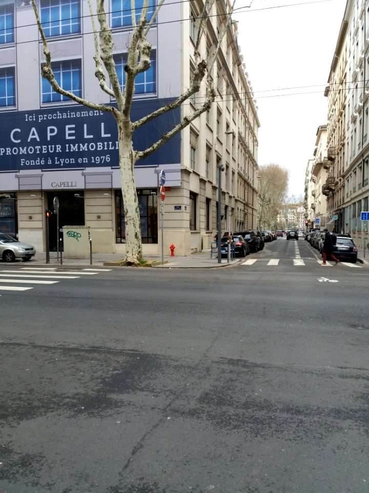 Lyon 6e - Rue Tronchet, au niveau de l'avenue Maréchal Foch en direction de la place du Maréchal Lyautey