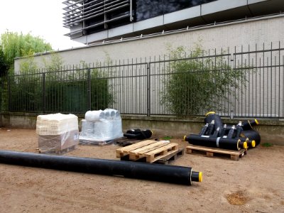 Lyon 7e - Allée de Fontenay, tuyaux pour le chauffage urbain