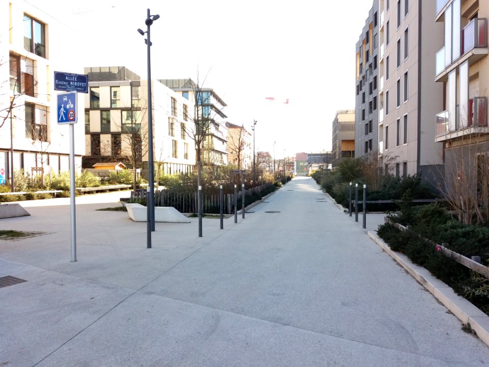Lyon 7e - Allée Eugénie Niboyet, depuis la rue Pré Gaudry 2