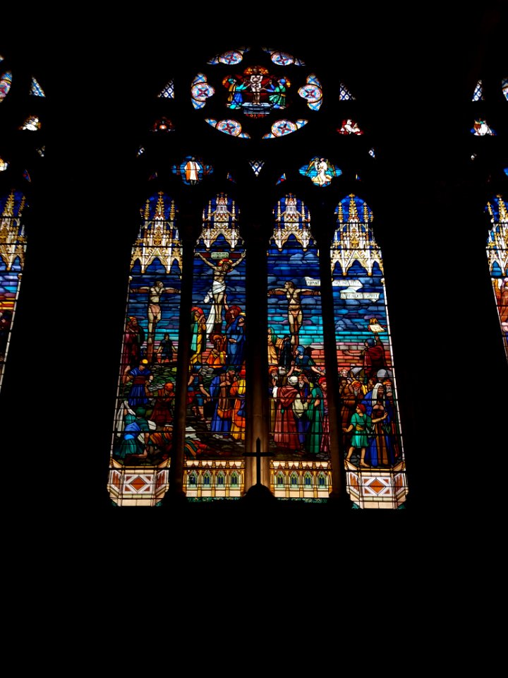 Lyon 7e - Église Saint-André, vitrail, deuxième à gauche