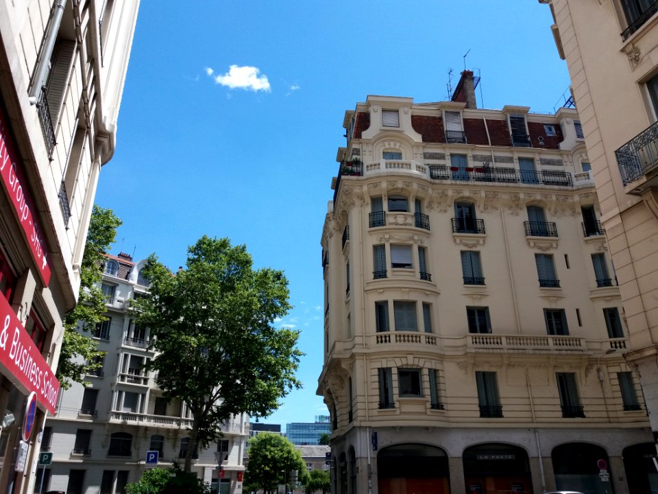Lyon 6e - Rue Waldeck-Rousseau, immeuble à l'angle rue Bossuet et Boulevard des Belges, depuis la rue Bossuet, vers l'est