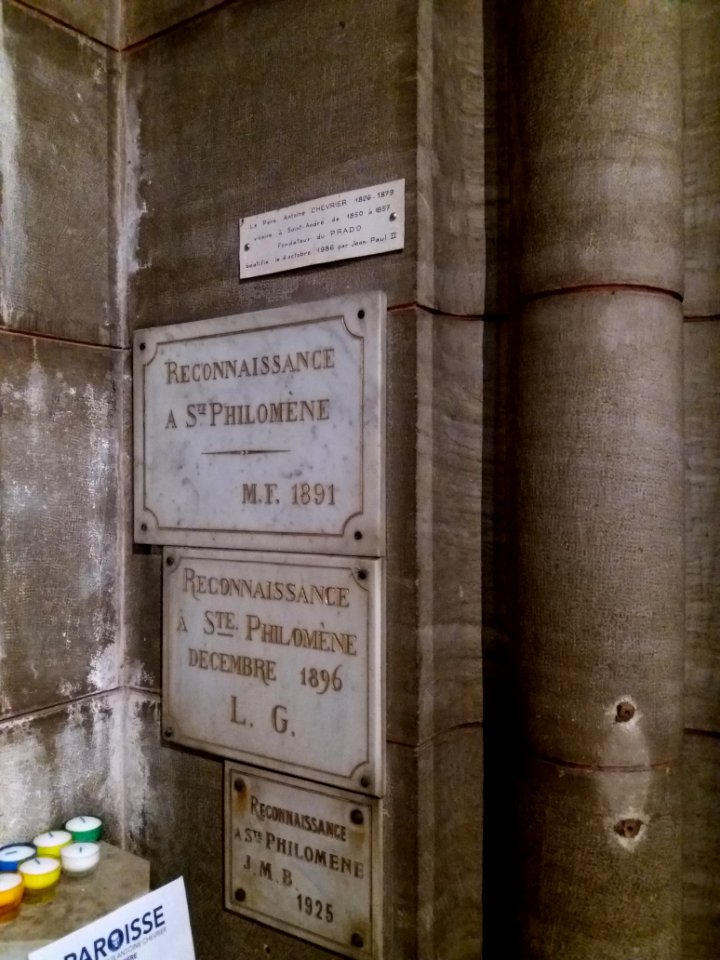 Lyon 7e - Église Saint-André, plaques reconnaissance à sainte Philomène