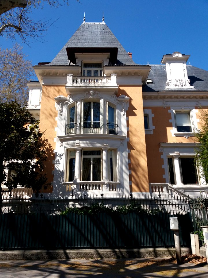 Lyon 6e - Villa Étienne Curny 1911, depuis l'entré du parc de la Tête d'Or