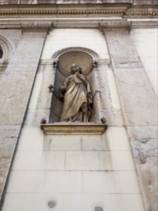 Lyon 7e - Église Notre-Dame-Saint-Louis, statue à droite du portail