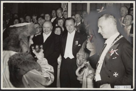 Lustrum Utrechtse Studentencorps. Koningin Juliana en prins Bernhard wonen het l, Bestanddeelnr 021-0161