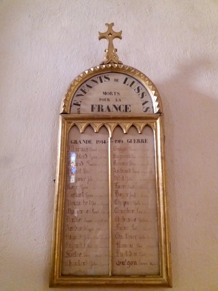 Lussas - Église Le Nom de Marie, monument aux morts