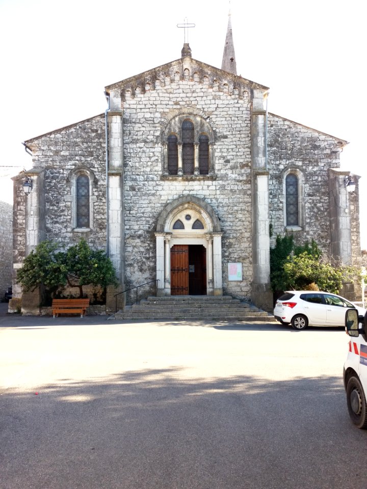 Lussas - Église Le Nom de Marie, façade