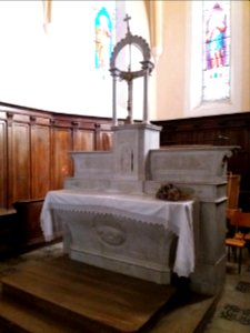 Lussas - Église Le Nom de Marie, autel