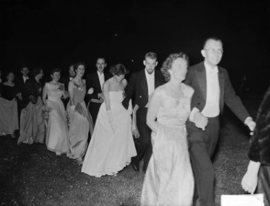 Lustrum Utrechtse Studentencorps. Studenten in galakleding, Bestanddeelnr 904-6610