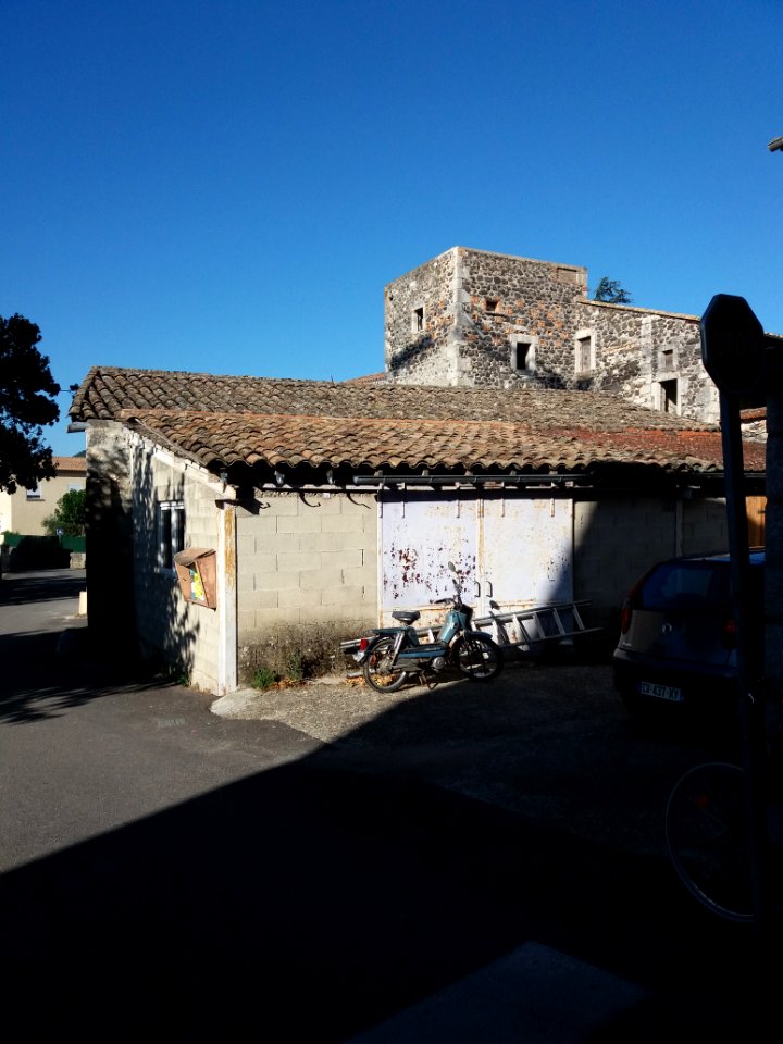 Lussas - Chemin de la Cambuse, bâtisses