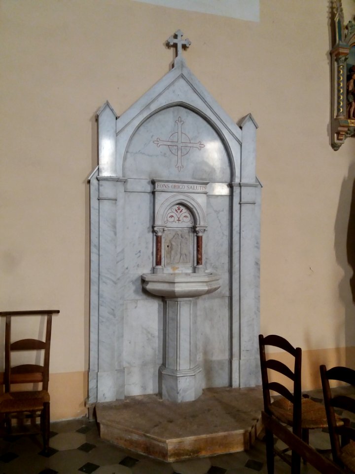 Lussas - Église Le Nom de Marie, fonts baptismaux Fons origo salutis
