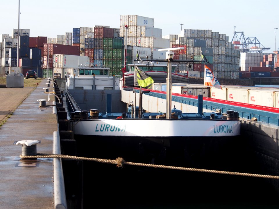 Lurona (ship, 1995), ENI 02207080, Port of Rotterdam pic2