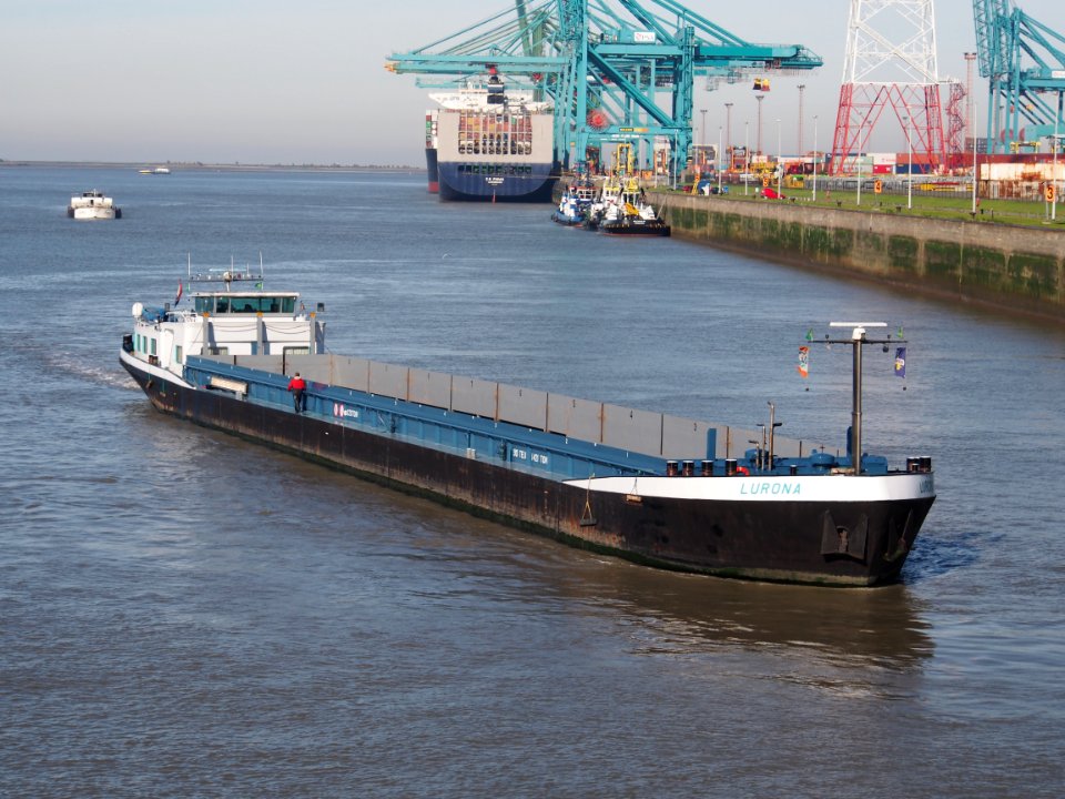 Lurona (ship, 1995), ENI 02207080, Port of Antwerp pic5