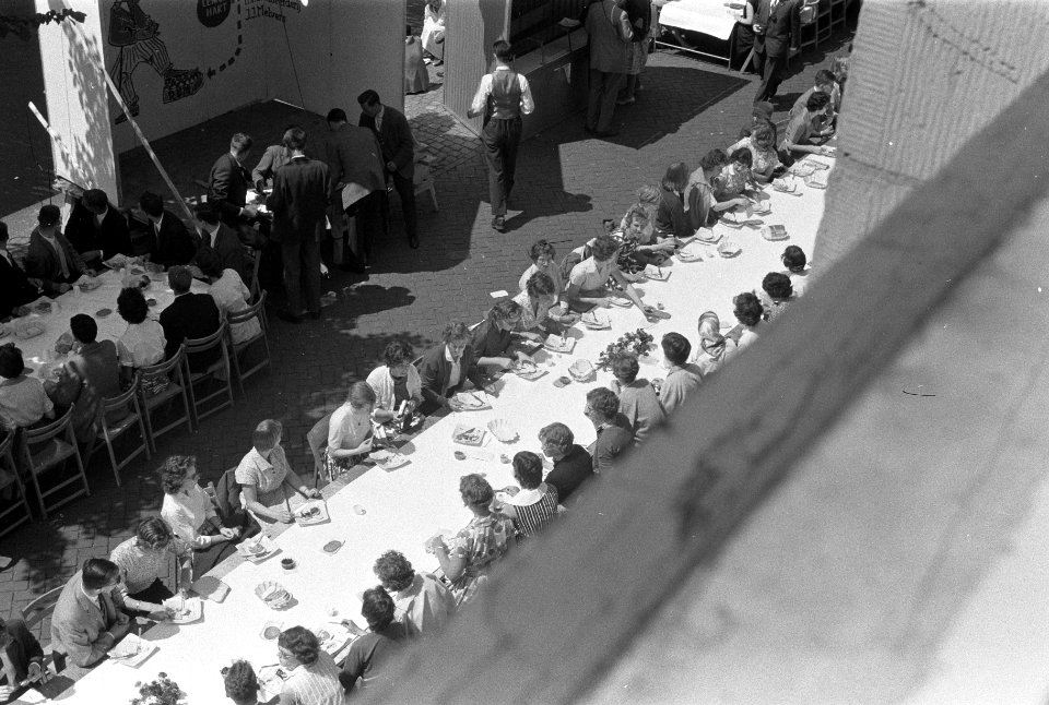Lustrum diner 2000 studenten met Prinses Beatrix Leiden, Bestanddeelnr 911-3413