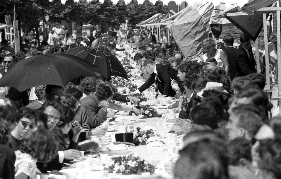 Lustrum diner 2000 studenten met Prinses Beatrix Leiden, Bestanddeelnr 911-3412