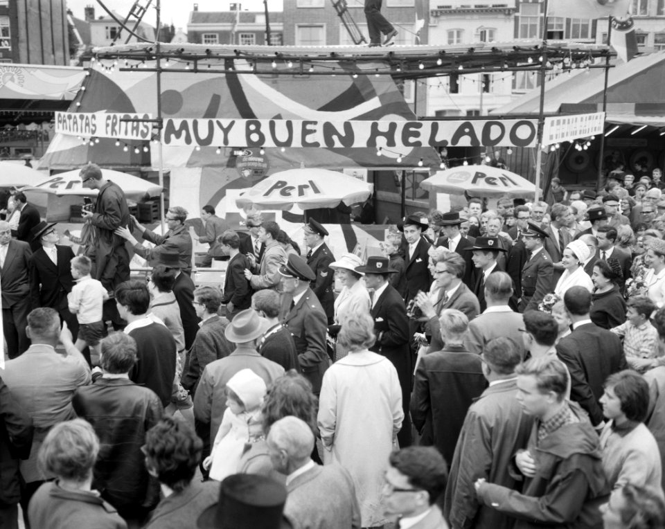 Lustrum Amsterdamse studenten, opening door prins Bernhard prinsessen Beatrix en, Bestanddeelnr 914-0492