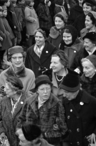 Lustrum Leidse Vrouwelijke Studenten Koningin in reunistenstoet, Bestanddeelnr 910-9696