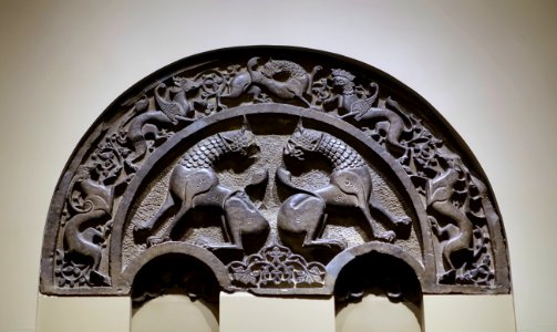 Lunette with lions, historic Iran, now Kubatcha, Dagestan, 1350-1400 AD, limestone - Freer Gallery of Art - DSC05086