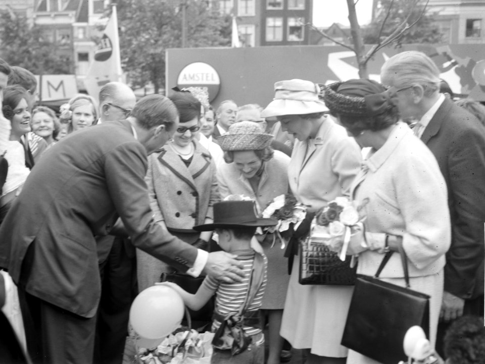 Lustrum Amsterdamse studenten, opening door prins Bernha prinsessen Beatrix en I, Bestanddeelnr 914-0490