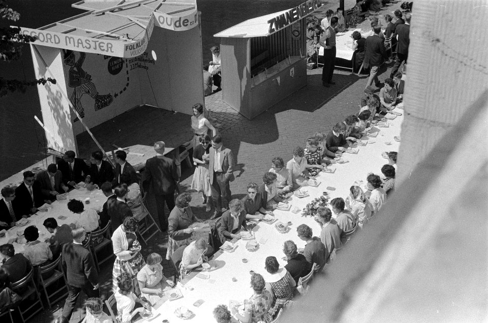 Lustrum diner 2000 studenten met Prinses Beatrix Leiden, Bestanddeelnr 911-3411