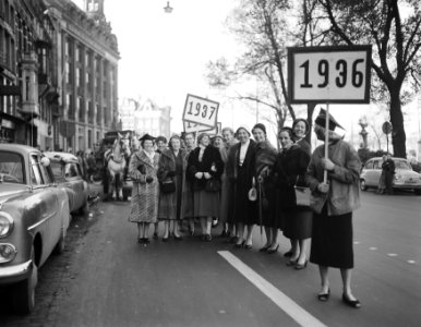 Lustrum AVSV Intocht reunisten v CS naar Gem Universiteit Onderweg van stat, Bestanddeelnr 909-0849