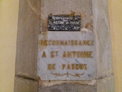 Lussas - Église Le Nom de Marie, plaques à saint Antoine de Padoue
