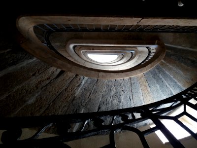 Lyon 1er - Rue des Capucins, numéro 6, cour, immeuble côté est, escalier (1)