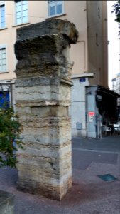 Lyon 1er - Place de la Paix - Pile du couvent des Carmes