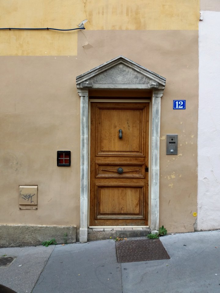 Lyon 1er - Rue de la Tourette, porte au numéro 12