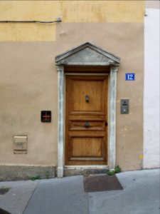 Lyon 1er - Rue de la Tourette, porte au numéro 12