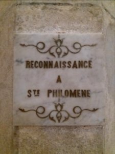 Lussas - Église Le Nom de Marie, plaque à sainte Philomène