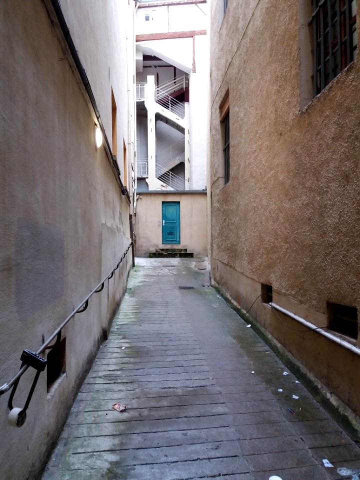 Lyon 1er - Rue des Pierres Plantées, allée de l'immeuble au numéro 5