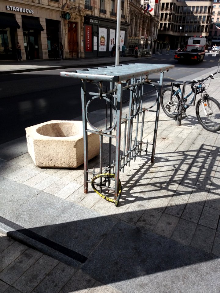 Lyon 1er - Rue de la République - Console Vignal, au niveau de la rue Pizay (1)