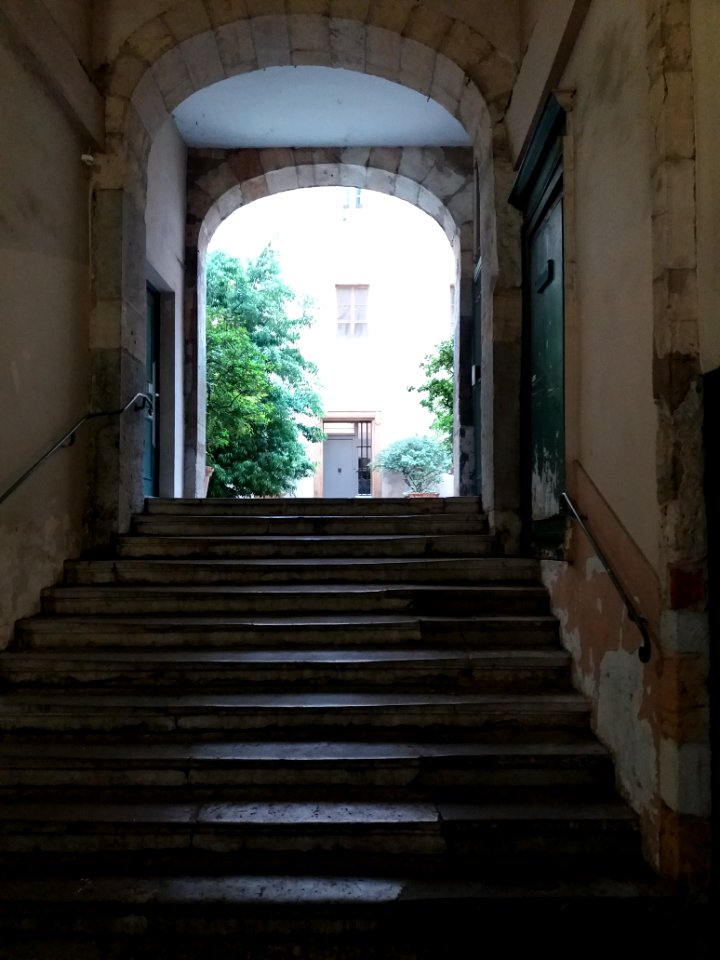 Lyon 1er - Rue des Capucins, numéro 6, cour (1)