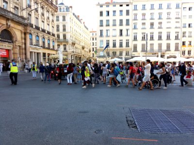 Lyon 1er - Place des Terreaux, passage du pélerinage M de Marie en 2020 (4)
