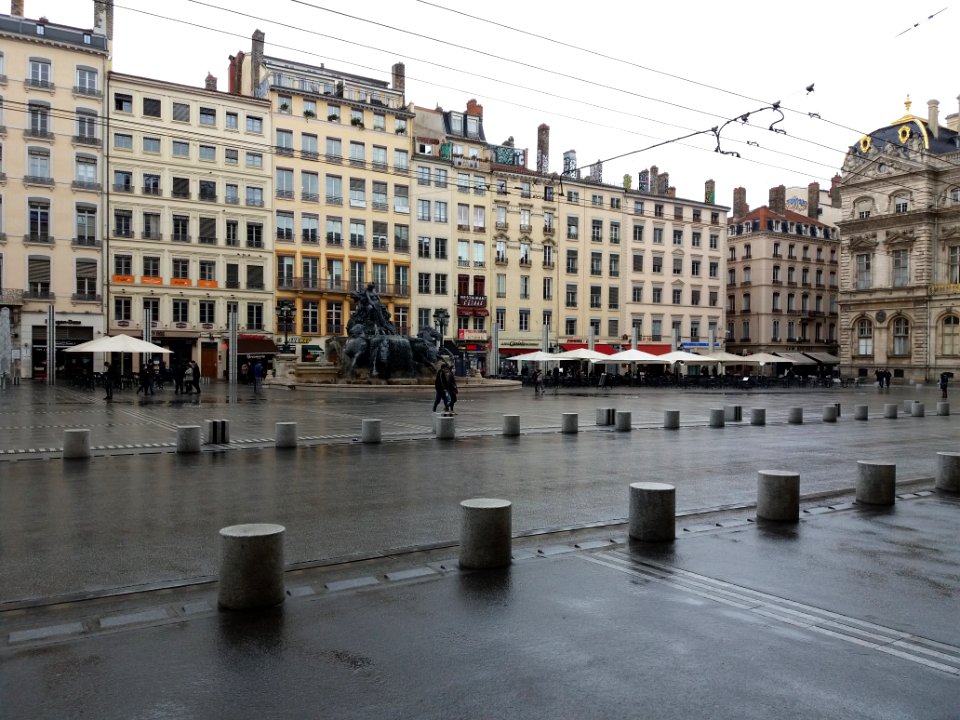 Lyon 1er - Place des Terreaux - Côté est