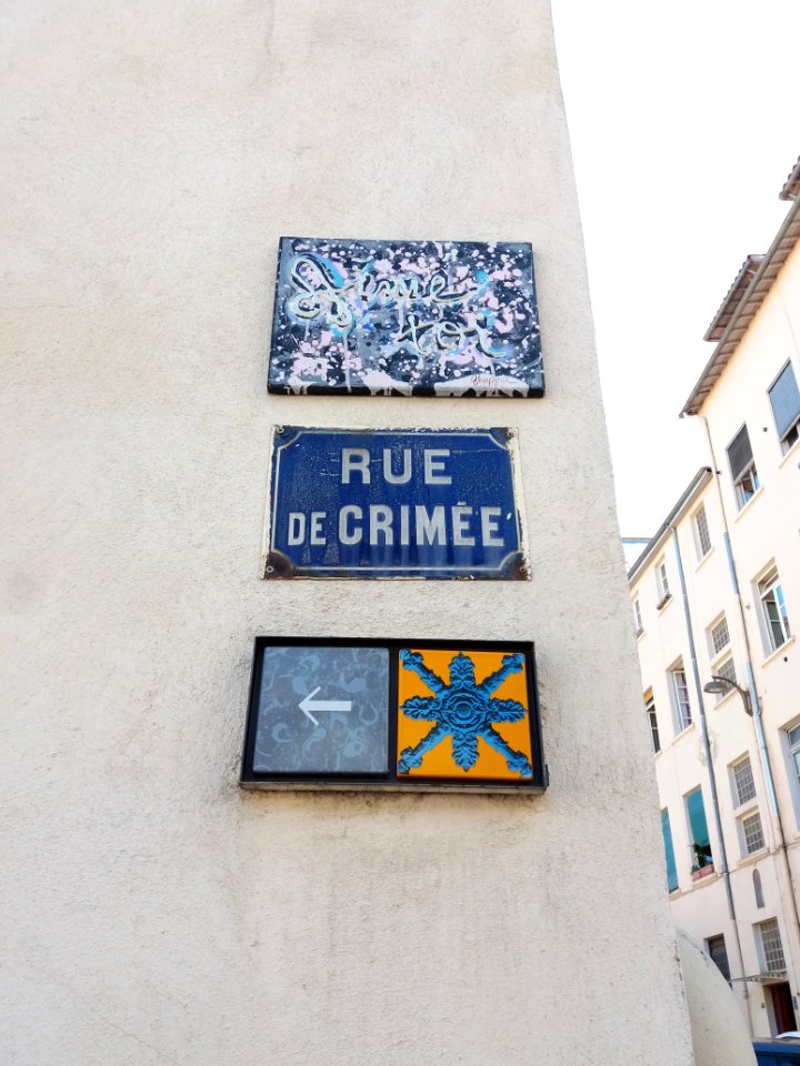 Lyon 1er - Rue de Crimée, fausse plaque Aime toi